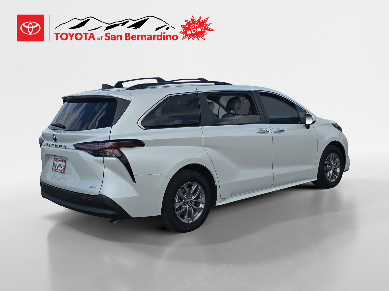 Certified 2026 Toyota Sienna XLE FWD image 5