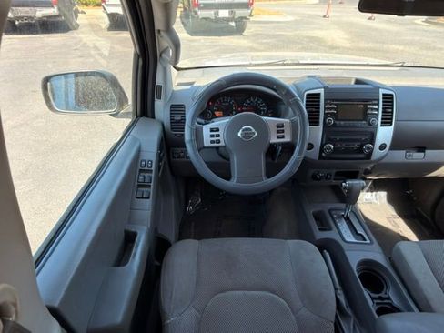 Used 2014 Nissan Frontier SV AWD/4WD image 4
