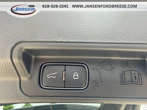 Used 2022 Ford Explorer XLT w/ Equipment Group 202A AWD/4WD image 32