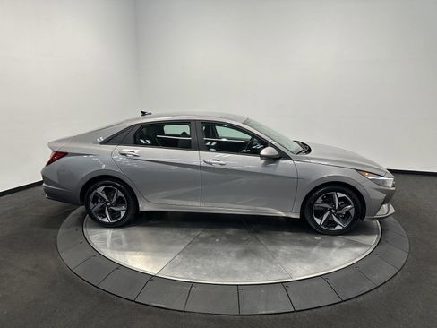 Certified 2023 Hyundai Elantra SEL w/ Convenience Package image 7