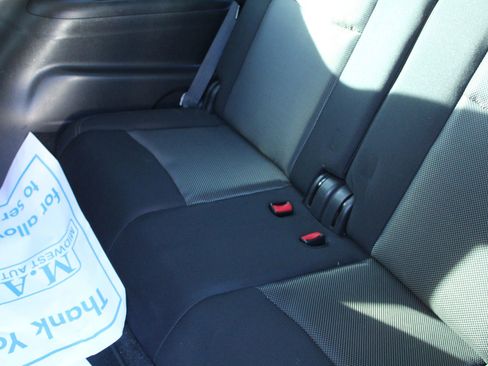 Used 2018 Nissan Pathfinder S image 24