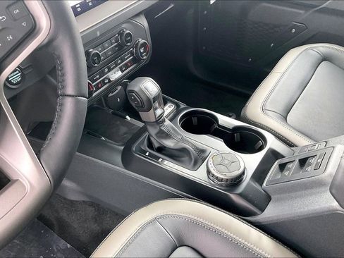 New 2025 Ford Bronco Outer Banks image 8