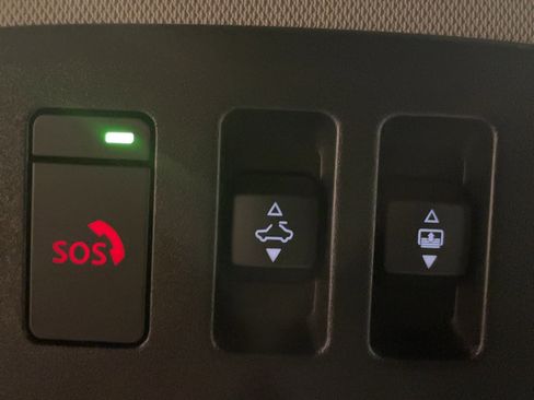 Used 2025 Nissan Rogue SL w/ Tech Package image 9