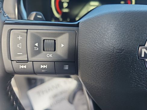 Used 2026 Nissan Pathfinder Platinum image 11