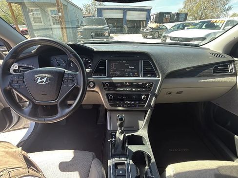 Used 2017 Hyundai Sonata Limited w/ Ultimate Package 02 FWD image 9