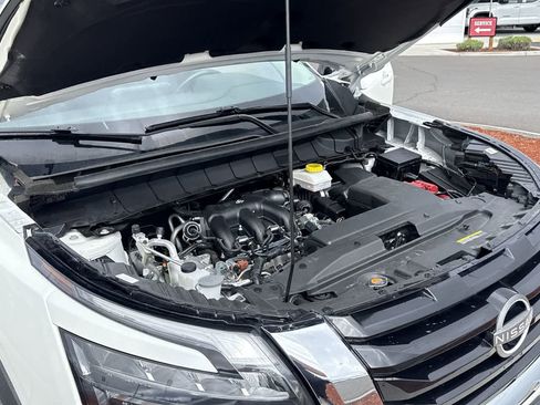 Used 2024 Nissan Pathfinder SV AWD/4WD image 7