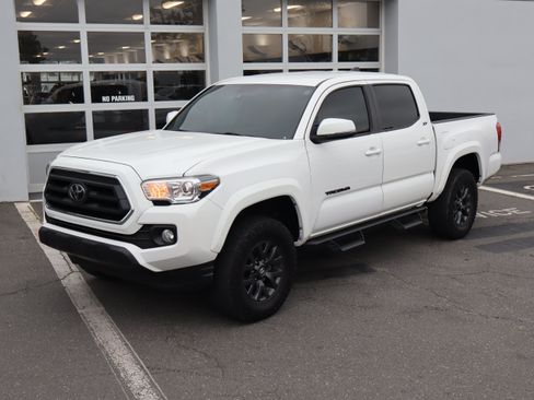 Used 2023 Toyota Tacoma SR5 w/ Technology Package AWD/4WD image 17
