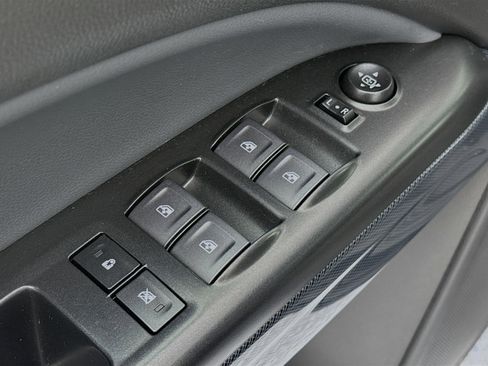 Used 2022 Chevrolet Colorado Z71 AWD/4WD image 18