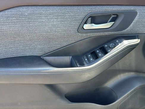 Used 2023 Nissan Rogue SV FWD image 8