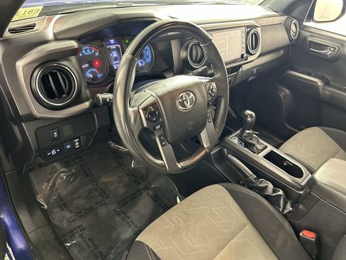 Used 2023 Toyota Tacoma TRD Off-Road image 11