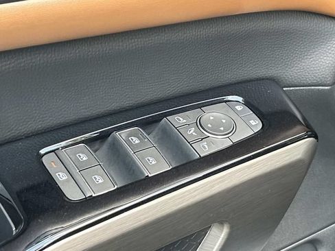 Used 2025 Nissan Pathfinder Platinum w/ Cargo Package FWD image 19