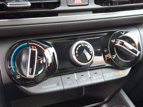 Used 2023 Hyundai Kona SEL image 16