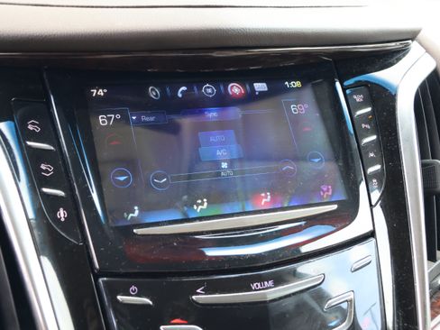 Used 2016 Cadillac Escalade ESV Luxury AWD/4WD image 27