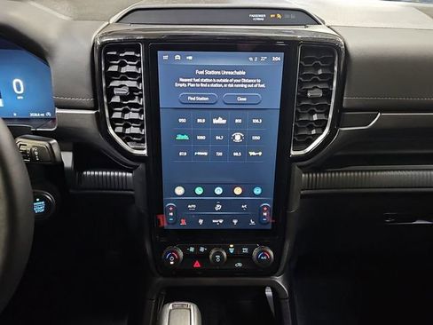 Used 2024 Ford Ranger Lariat w/ Trailer Tow Package image 14