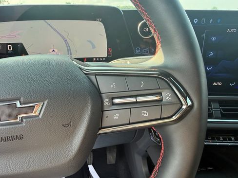 Used 2025 Chevrolet Equinox EV RS FWD image 35