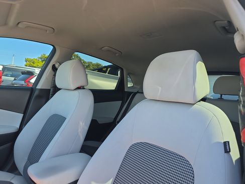 Used 2022 Hyundai Kona SE image 13