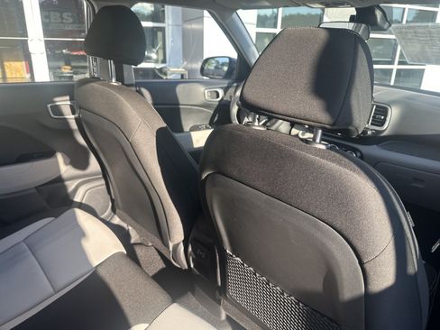 Used 2025 Hyundai Venue SEL FWD image 27