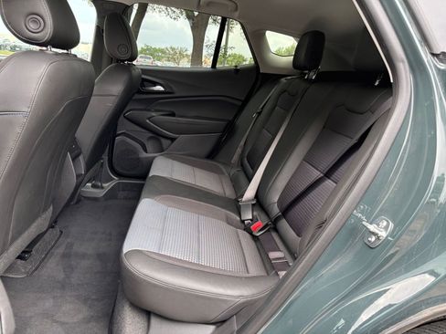 Used 2025 Chevrolet Trax LT w/ LT Convenience Package image 21