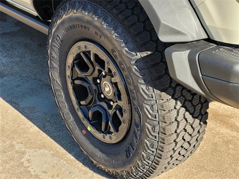 New 2025 Ford Bronco Badlands image 5