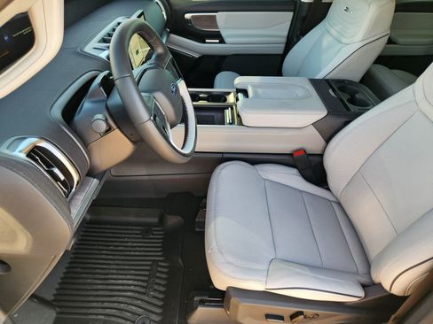 New 2025 Ford Expedition Platinum w/ Platinum Ultimate Package image 12