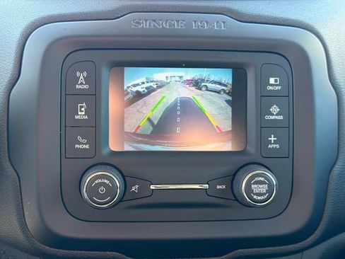 Used 2017 Jeep Renegade Latitude w/ Popular Equipment Group image 31