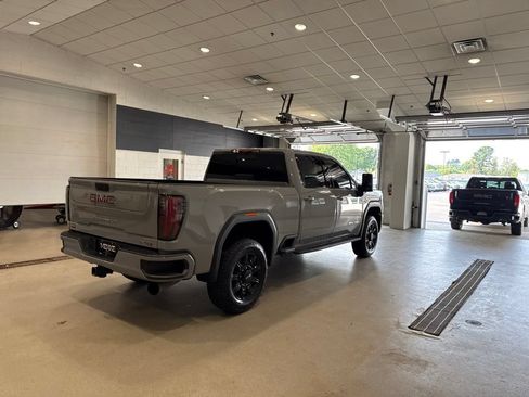 Used 2024 GMC Sierra 2500 AT4 w/ AT4 Premium Plus Package AWD/4WD image 7
