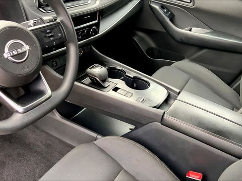 Used 2024 Nissan Rogue S FWD image 15