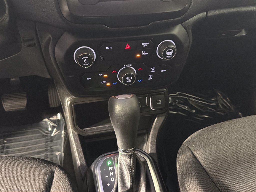 Used 2021 Jeep Renegade Latitude FWD image 23