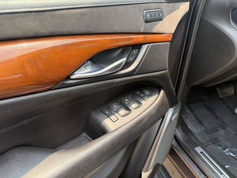 Used 2018 Cadillac Escalade Premium Luxury AWD/4WD image 12