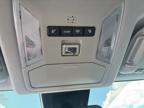 Used 2021 Toyota RAV4 XLE AWD/4WD image 33