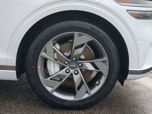 Used 2025 Genesis Electrified GV70 Advanced w/ Prestige Package image 11