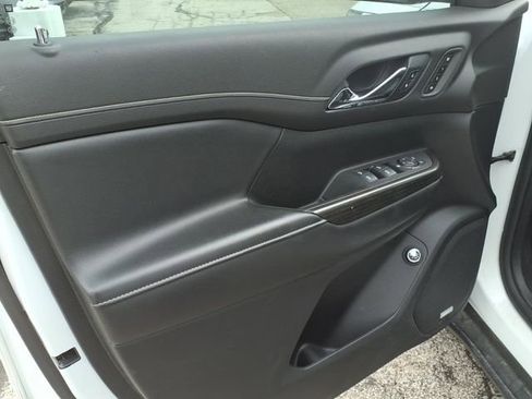 Used 2019 GMC Acadia SLT w/ LPO, Cargo Package FWD image 16