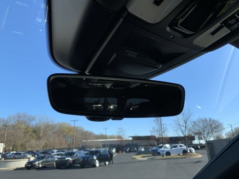 Used 2022 Porsche Cayenne Platinum Edition image 27