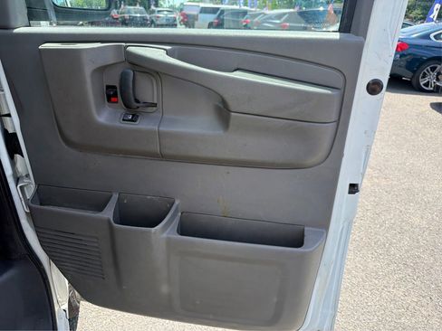 Used 2009 Chevrolet Express 2500 Extended RWD image 22