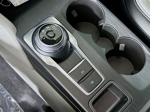 New 2025 Ford Escape SE image 17