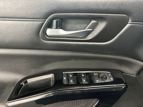 Used 2022 Nissan Pathfinder SV w/ SV Premium Package image 22