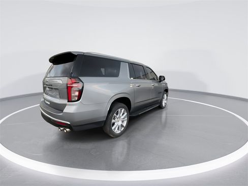 Used 2024 Chevrolet Suburban High Country image 8