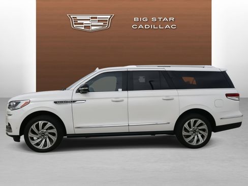 Used 2024 Lincoln Navigator L Reserve image 2