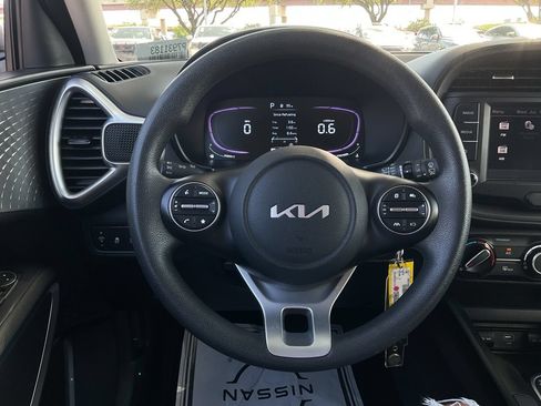 Used 2025 Kia Soul LX w/ LX Technology Package FWD image 17