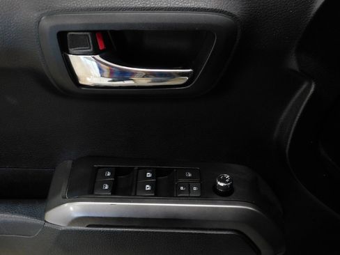 Used 2017 Toyota Tacoma Limited image 29