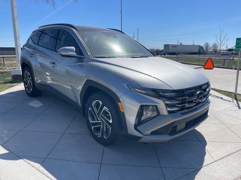 Certified 2025 Hyundai Tucson Limited FWD image 2