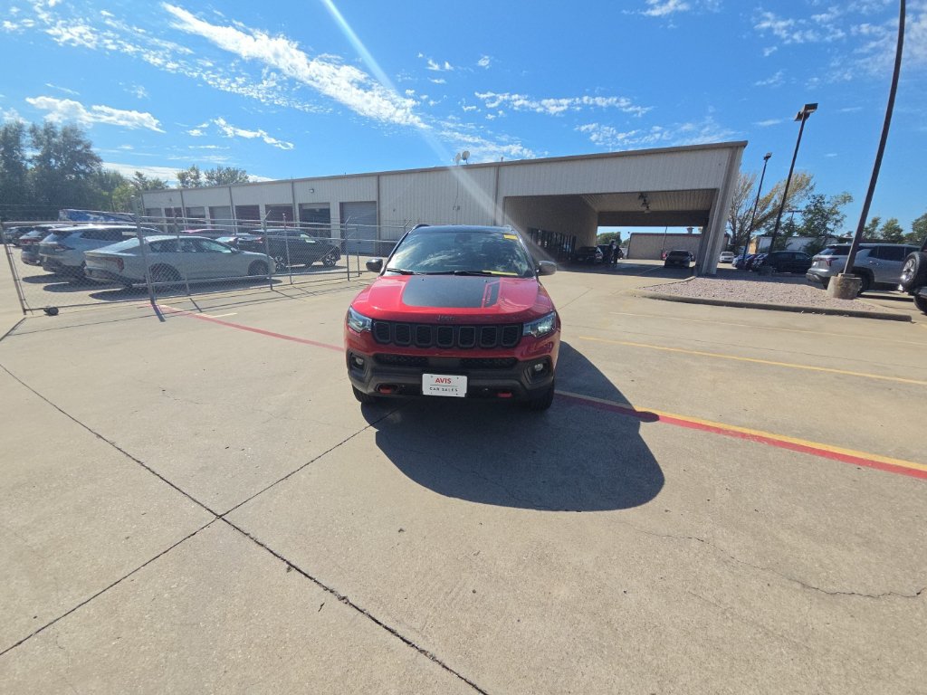 Used 2025 Jeep Compass Trailhawk AWD/4WD image 5