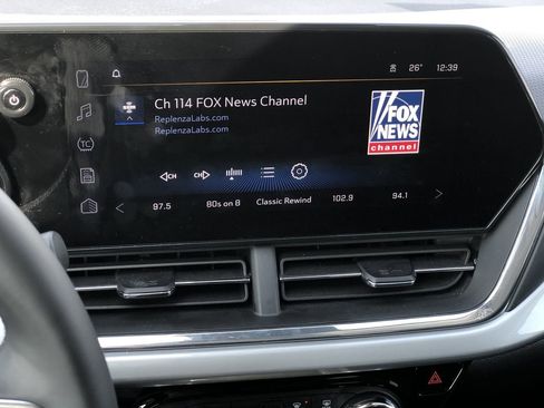 Used 2025 Chevrolet Trax LT w/ LT Convenience Package image 19