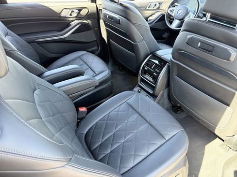 Used 2023 BMW X7 xDrive40i w/ M Sport Package AWD/4WD image 23