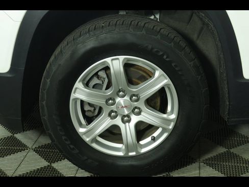 Used 2019 GMC Acadia SLE FWD image 8