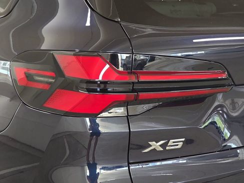 Used 2024 BMW X5 sDrive40i w/ M Sport Package RWD image 33