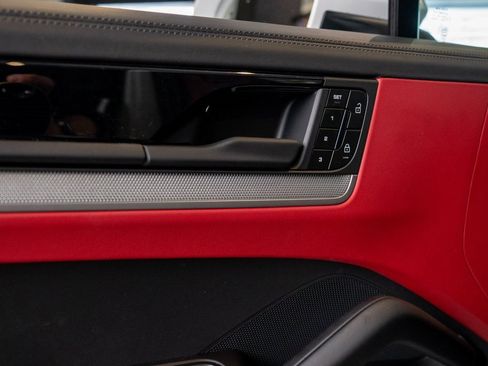 New 2025 Porsche Cayenne Coupe image 19