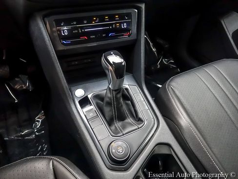 Used 2022 Volkswagen Tiguan SE AWD/4WD image 18