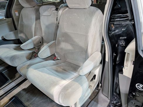 Used 2015 Toyota Sienna LE FWD image 20