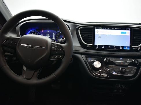 Used 2022 Chrysler Pacifica Touring-L w/ S Appearance Package image 29